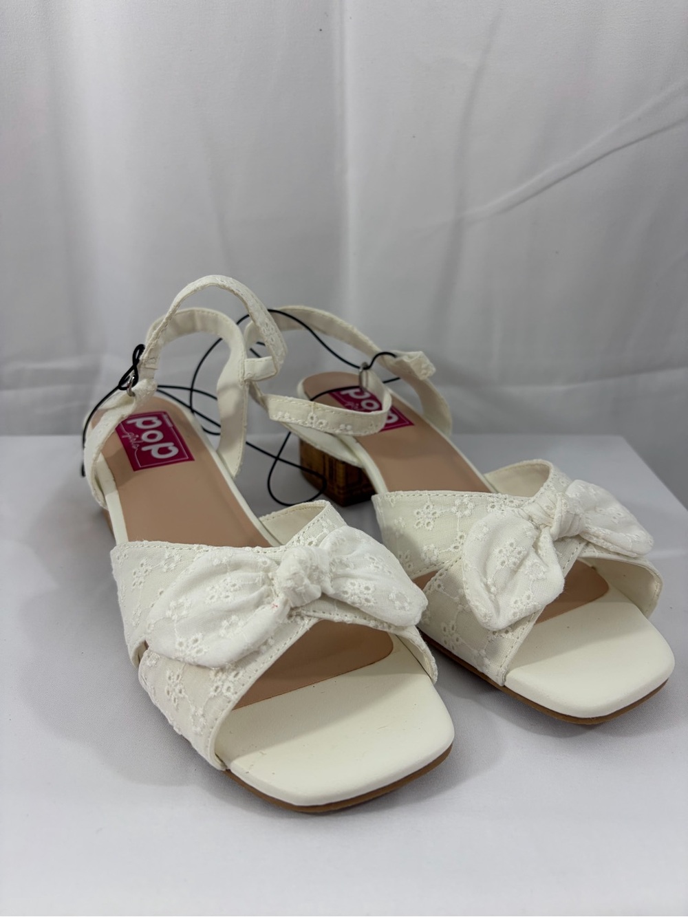 NWT pop Girl Size 4 White Bow Accent Sandals